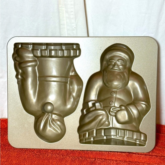 Nordic Ware 10 Cup VTG. Santa Claus Cast Aluminum Cake Pan Platinum Collection - Picture 4 of 6